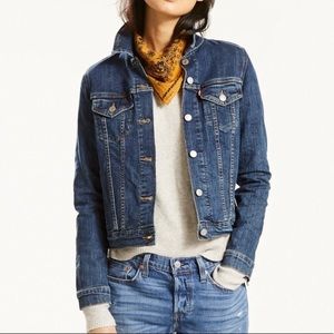 Levi’s Cropped Denim Jacket Medium Wash